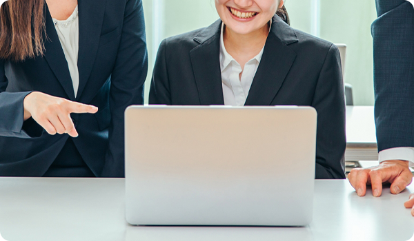 02 実店舗で接客販売を体験できるOJTアルバイト
					